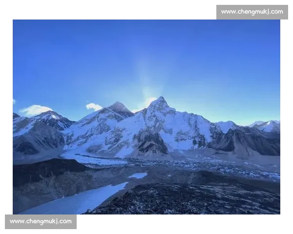 8848 米雪降：珠峰上的极限生命体验